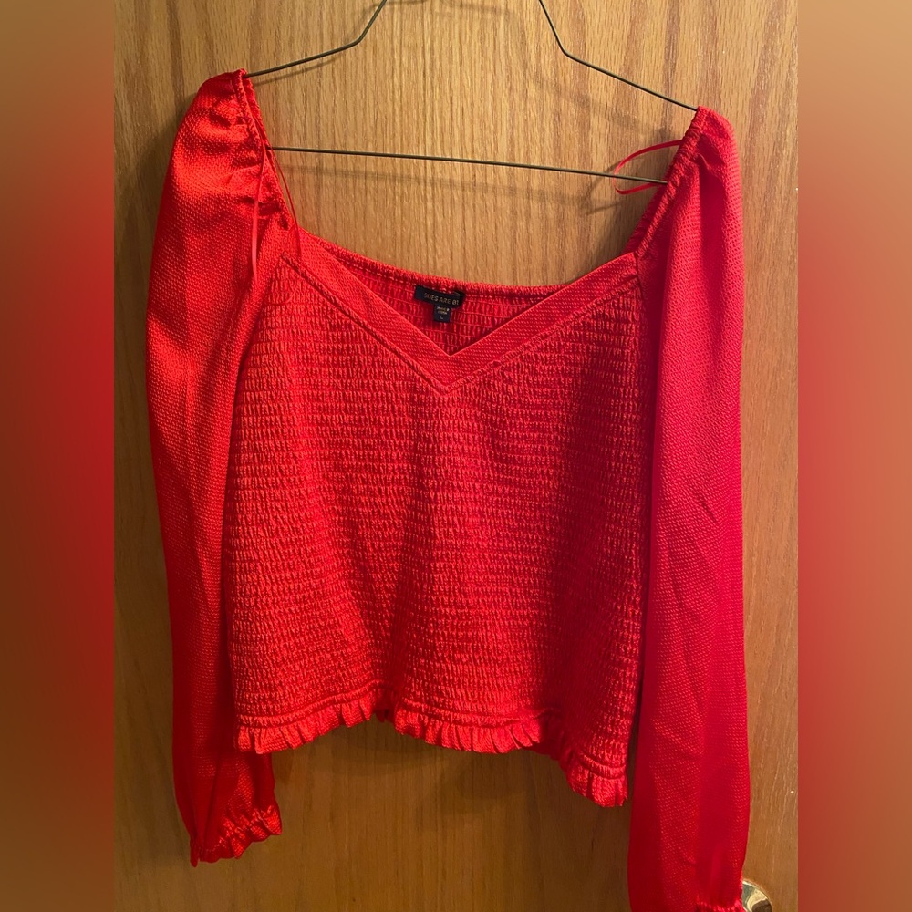 NWOT Skies are Blue red top Sz L